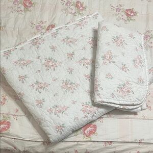Floral Quilt Set - Pink and White